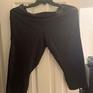 Cropped Black Workout Legging